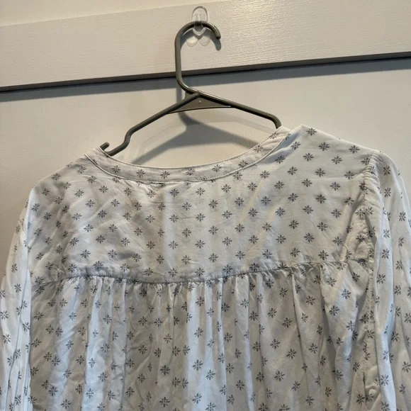 Torrid White Patterned Blouse - Picture 7 of 7